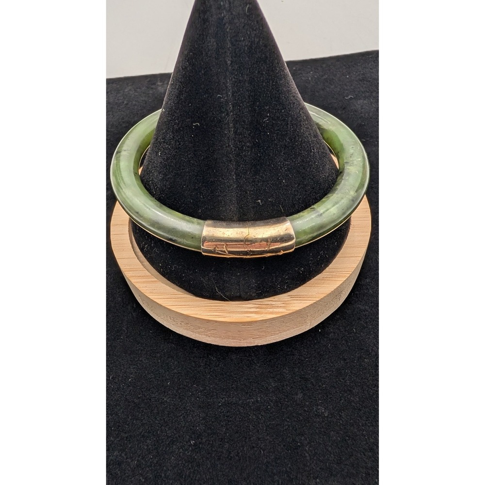 Vintage Green Glass Bangle Bracelet Gold Tone Hinged Clasp Safety Chain
